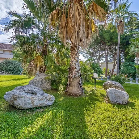 Appartamento Enticing In With Swimming Pool Loano