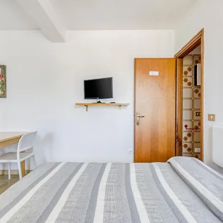Enticing In With Swimming Pool Appartamento Loano