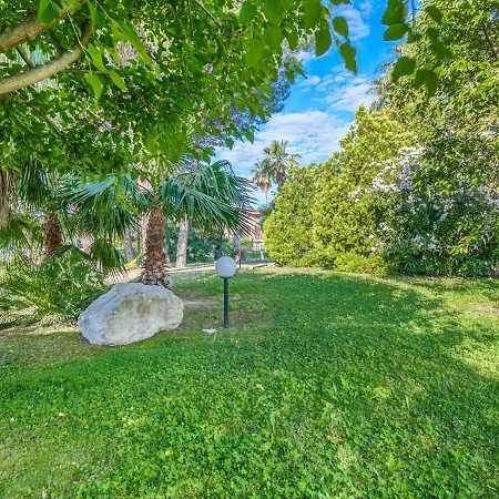 Appartamento Enticing In With Swimming Pool Loano