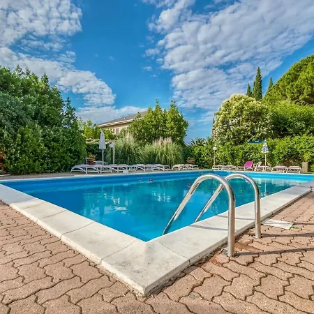 Enticing In With Swimming Pool Apartamento *