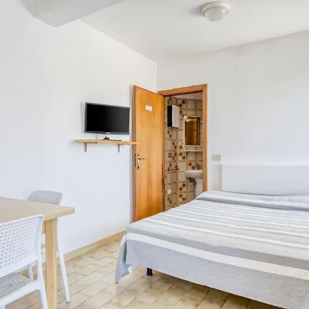 Enticing In With Swimming Pool Apartamento