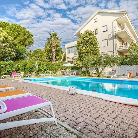 Apartamento Enticing In With Swimming Pool Loano