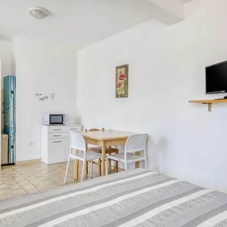 Enticing In With Swimming Pool Apartamento Loano