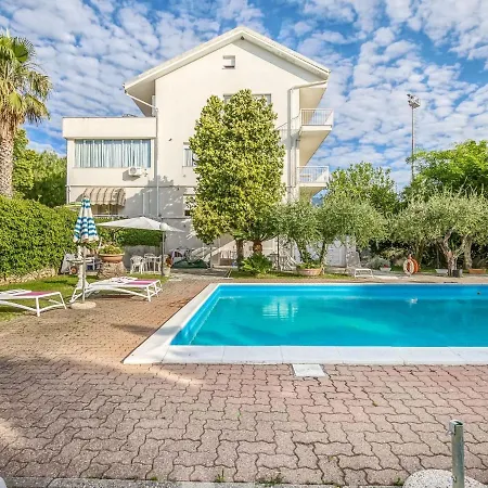Enticing In With Swimming Pool