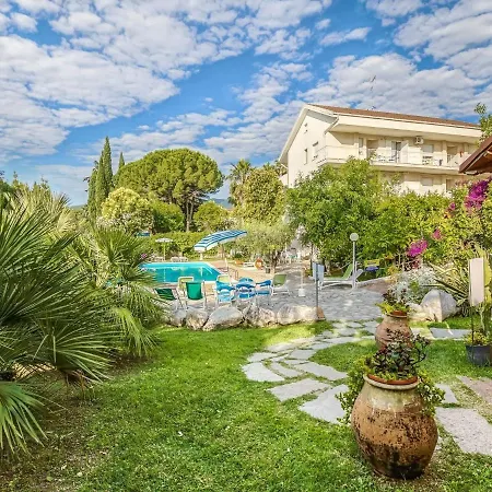 Enticing In With Swimming Pool * Loano