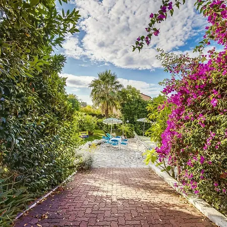 Enticing In With Swimming Pool *